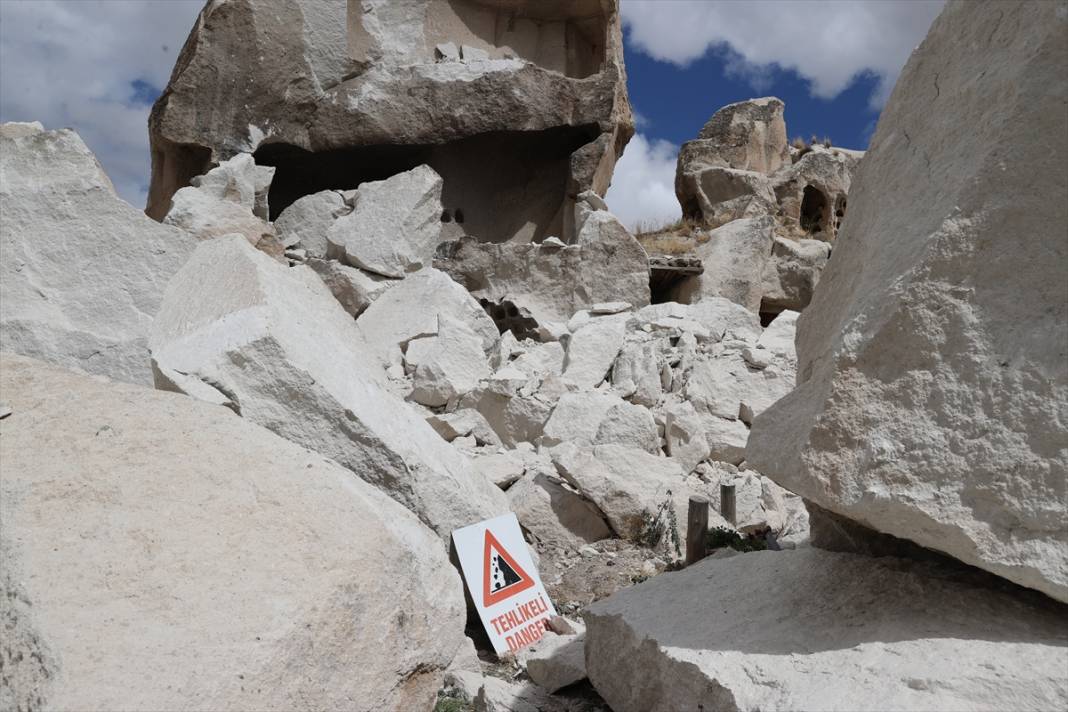 Kapadokya'da milyonlarca yıllık peribacası yıkıldı 2